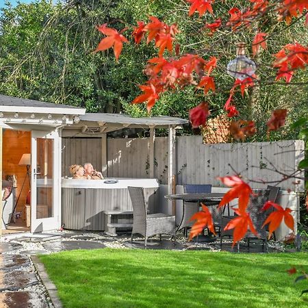 A Superb Bijou Retreat With Jacuzzi Near An Excellent Village Pub Yelverton Εξωτερικό φωτογραφία