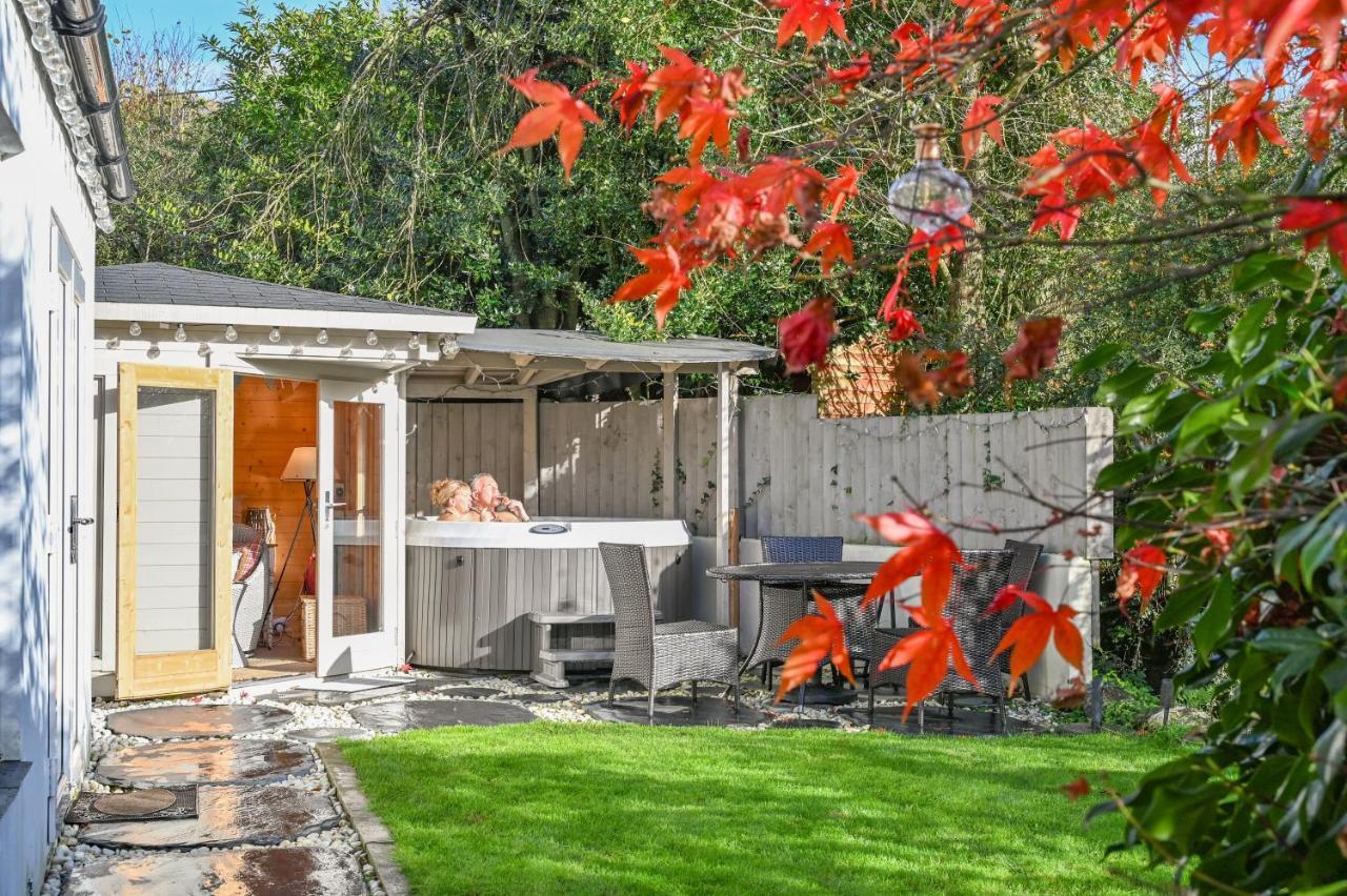 A Superb Bijou Retreat With Jacuzzi Near An Excellent Village Pub Yelverton Εξωτερικό φωτογραφία