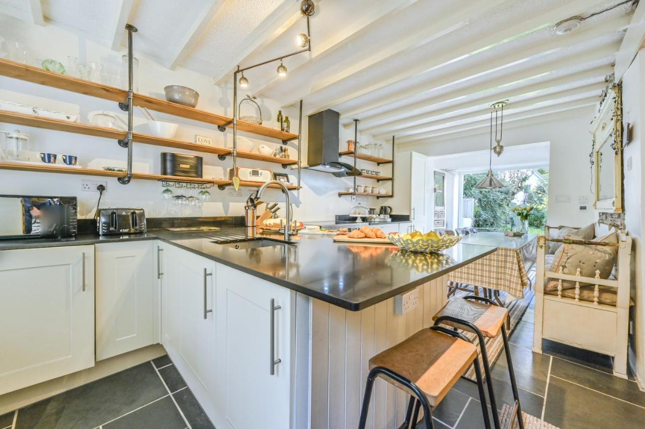 A Superb Bijou Retreat With Jacuzzi Near An Excellent Village Pub Yelverton Εξωτερικό φωτογραφία