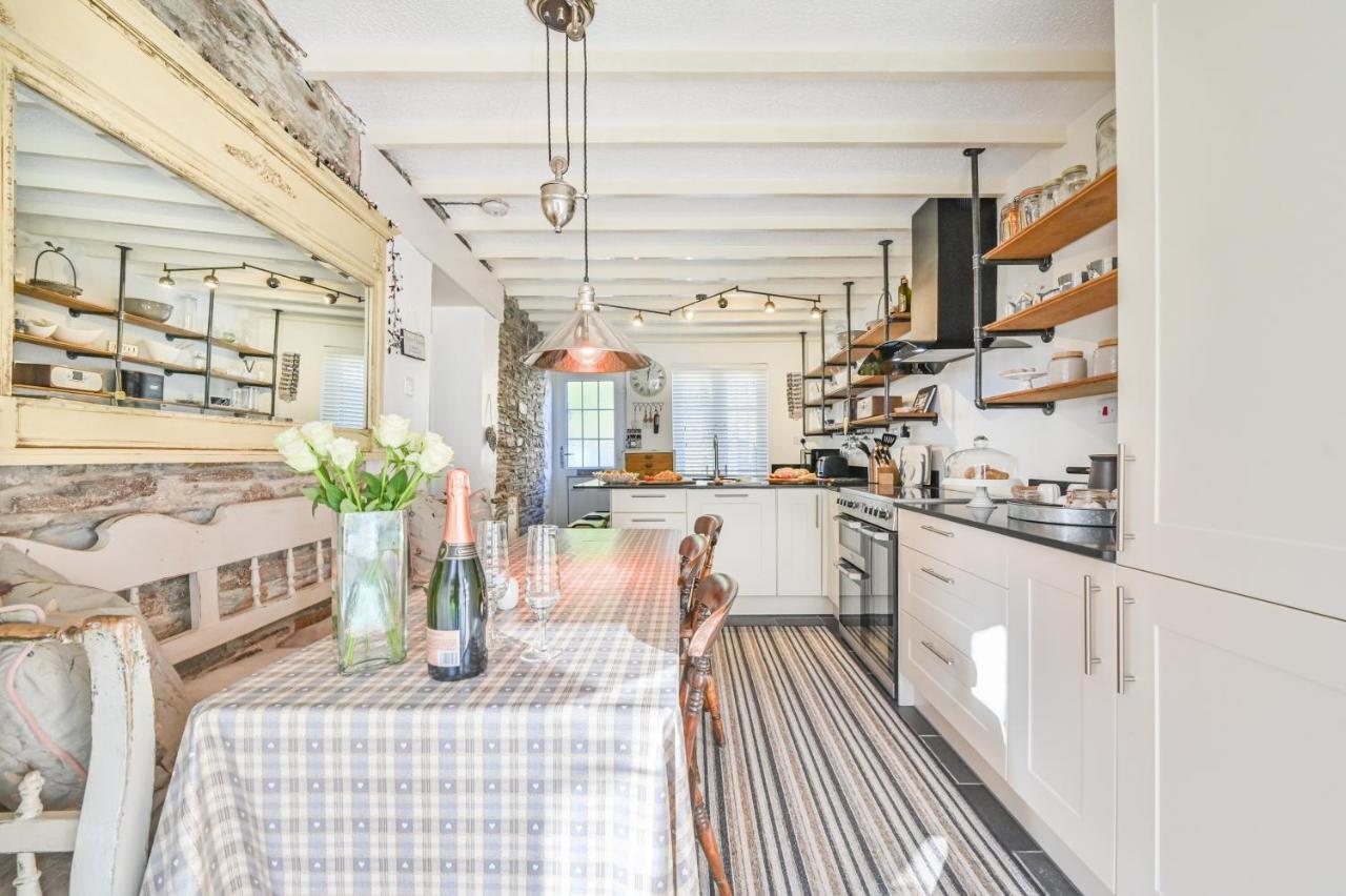 A Superb Bijou Retreat With Jacuzzi Near An Excellent Village Pub Yelverton Εξωτερικό φωτογραφία