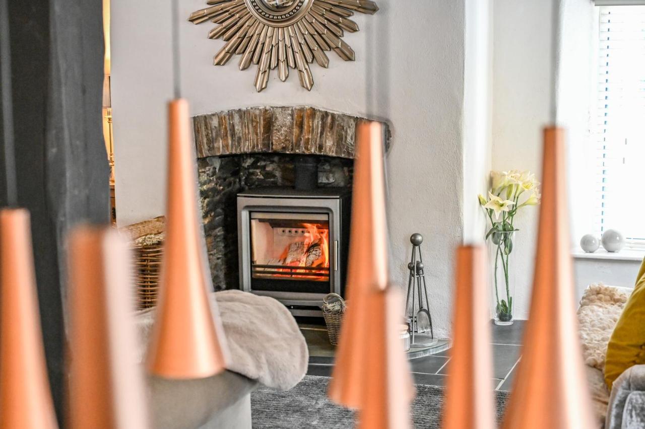 A Superb Bijou Retreat With Jacuzzi Near An Excellent Village Pub Yelverton Εξωτερικό φωτογραφία